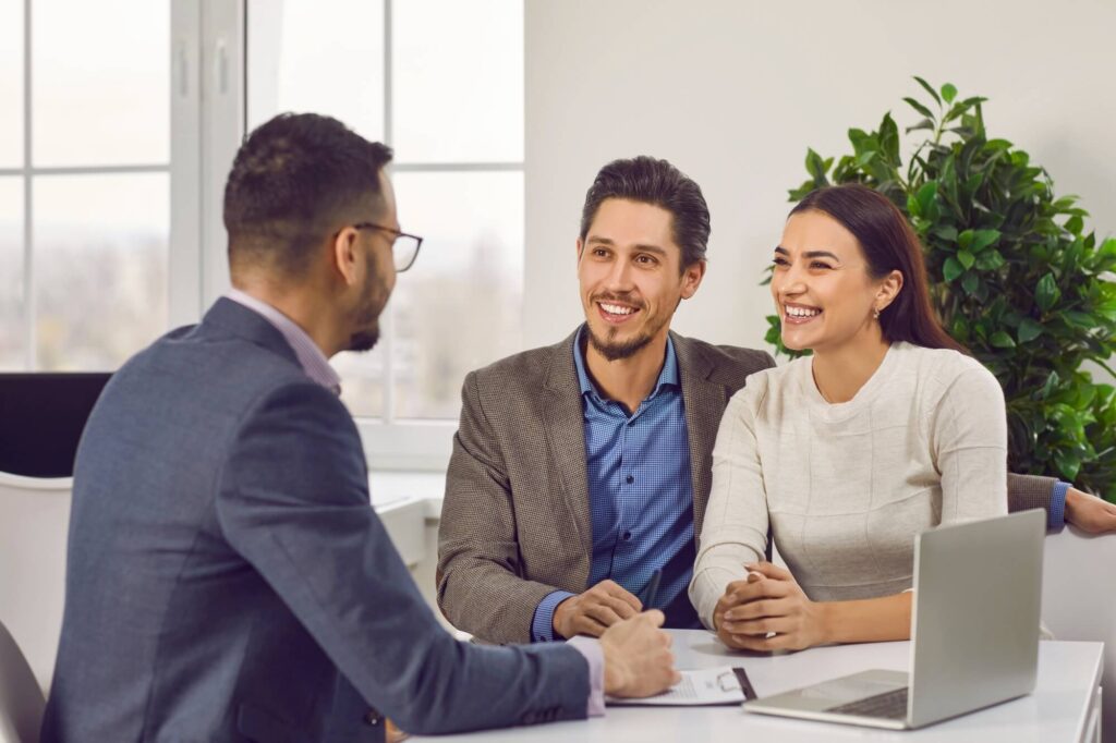 Couple receiving professional help | How long does a timeshare foreclosure stay on your credit?