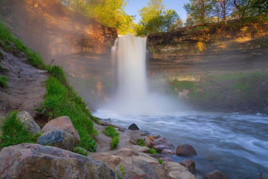 Waterfall with rocks in a park| Minnesota timeshare cancellation