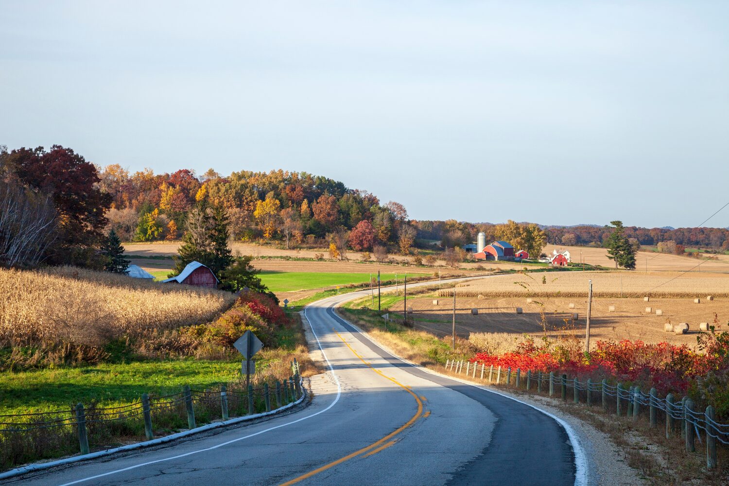 Winding road in a rural area | Wisconsin timeshare cancellation