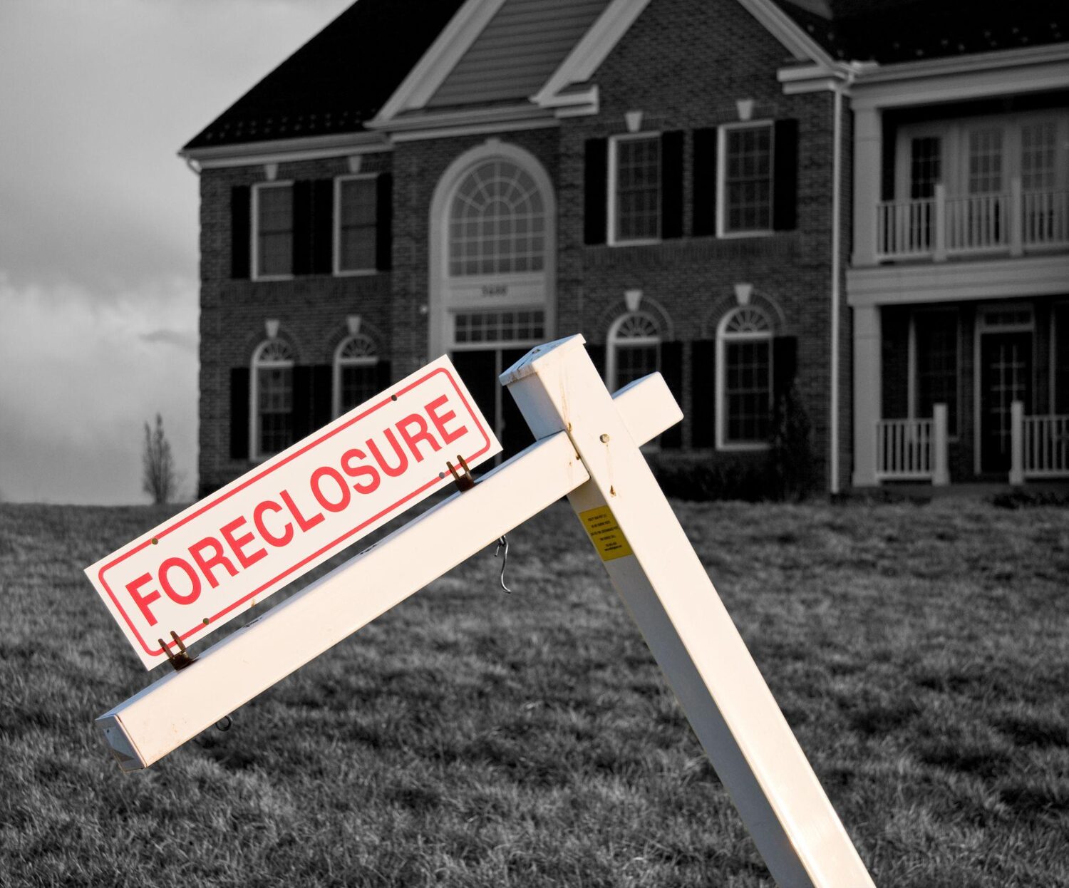 Foreclosure sign in front of a property | What happens when you default on a timeshare?