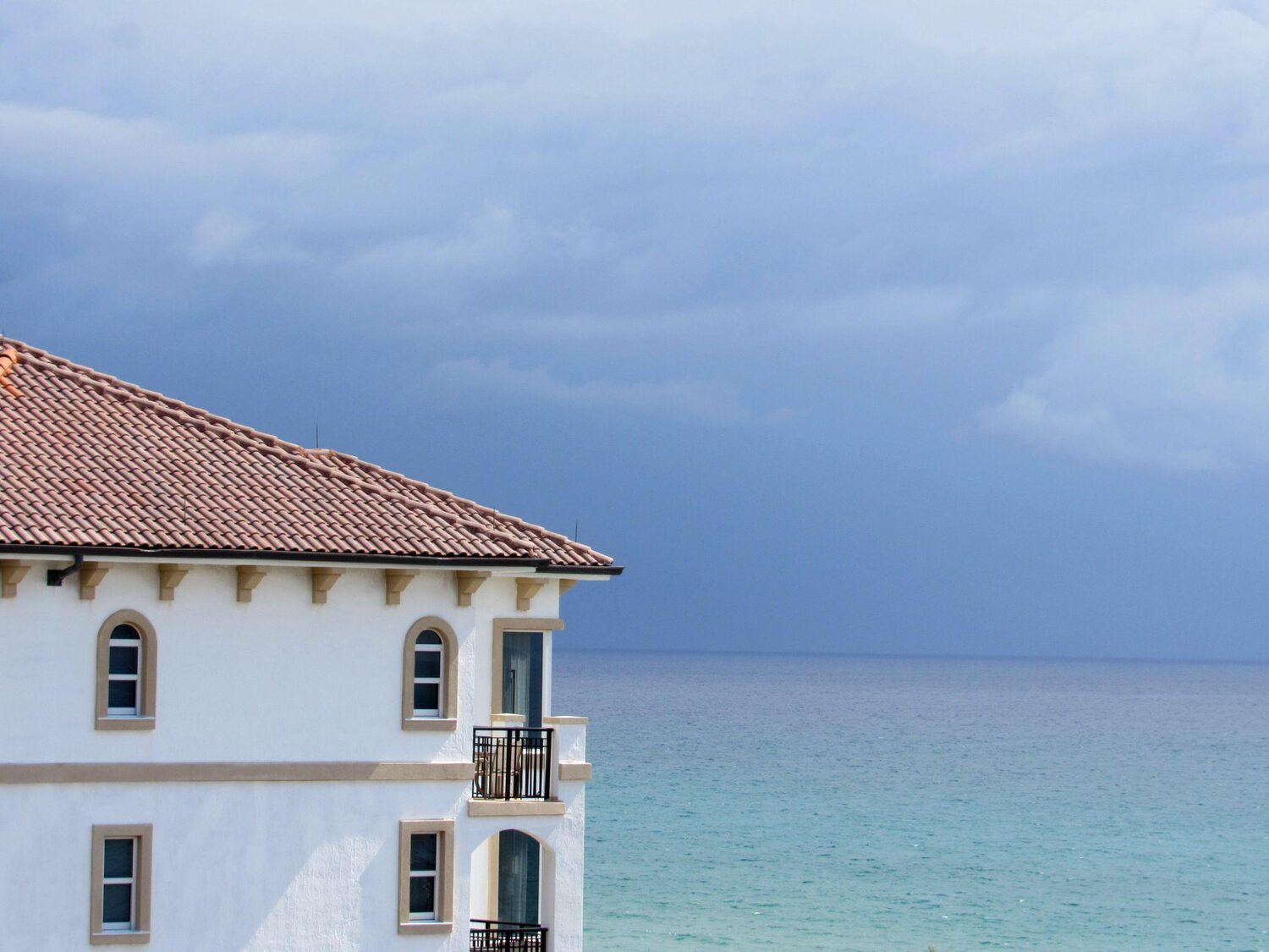 Cloudy day alongside the Florida coast | Can you sell a timeshare?