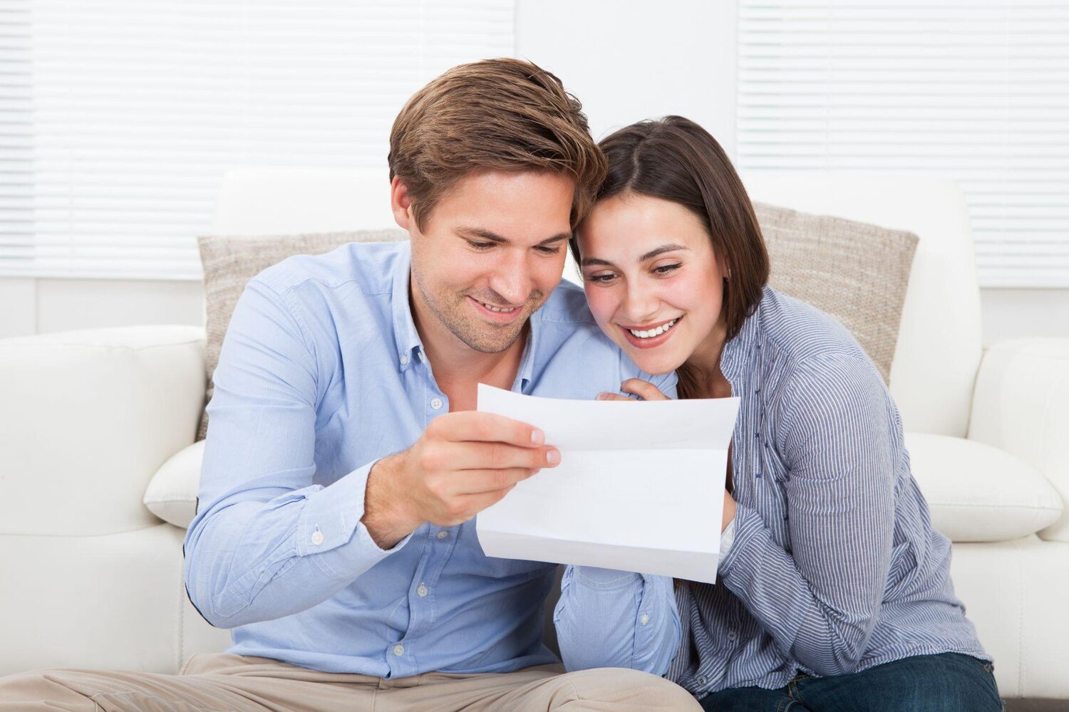 Couple reviewing their rescission letter | Timeshare rescission period