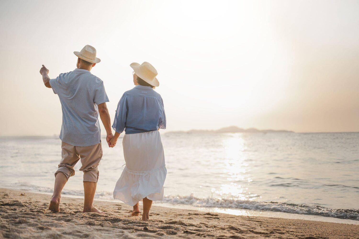 Senior couple walking on a beach | Timeshare rescission period