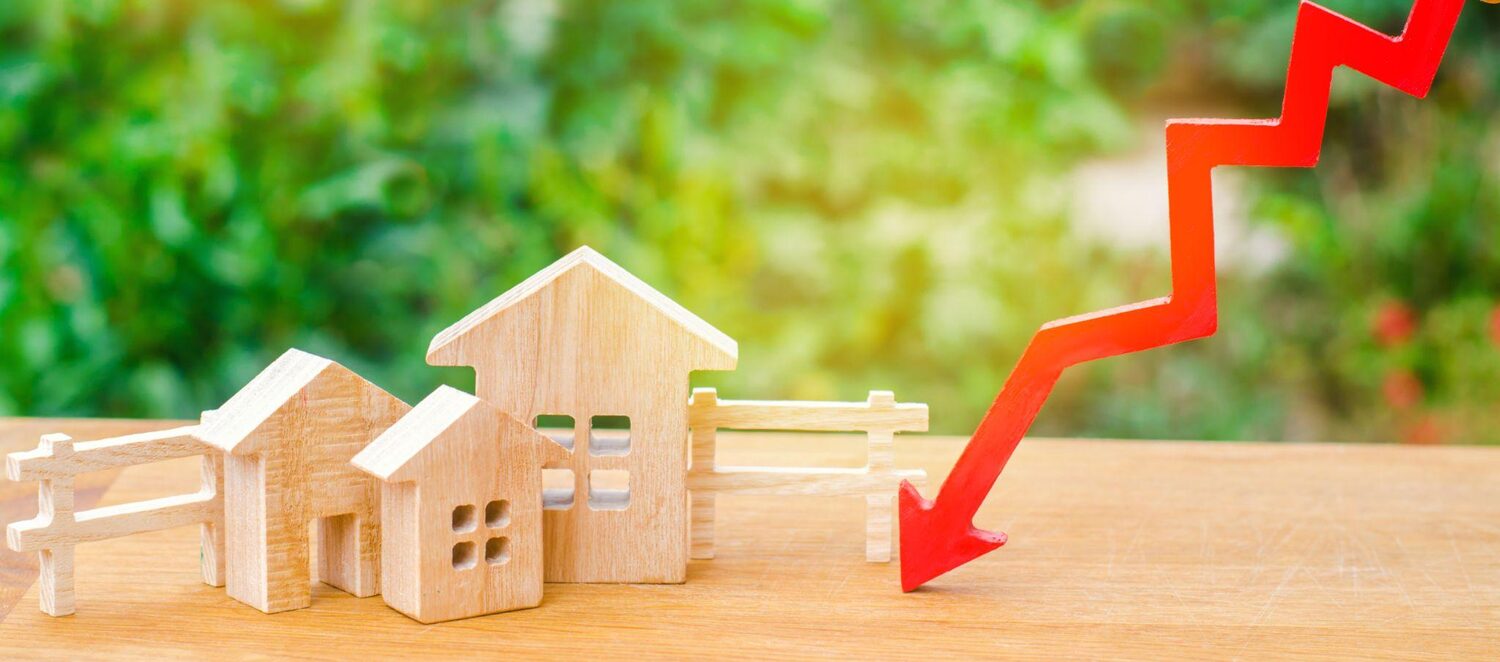 Downward trend representing the resale market | Who buys timeshares?